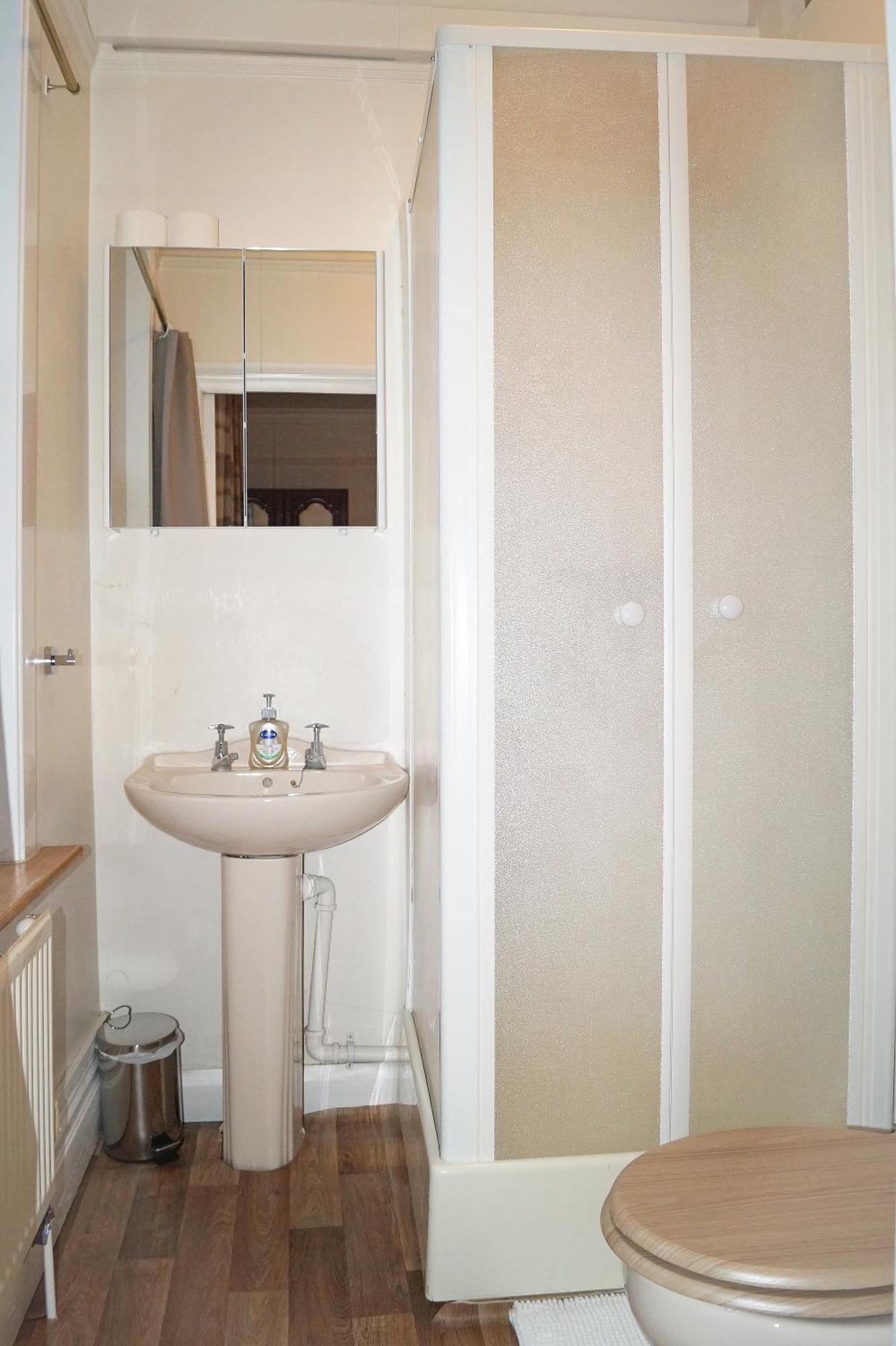 Ricky Road Guest House - Premium Watford  Room photo