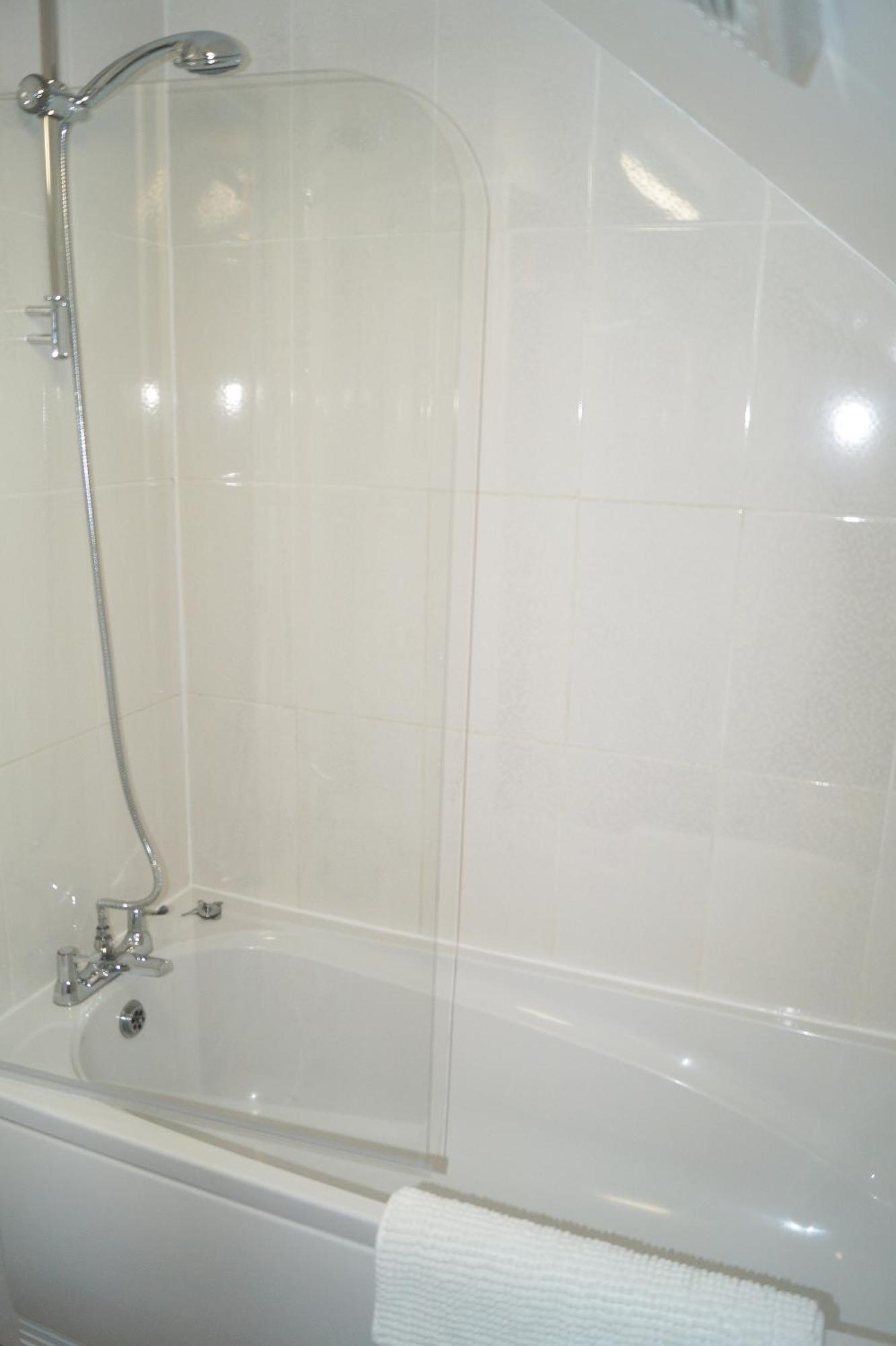 Ricky Road Guest House - Premium Watford  Room photo